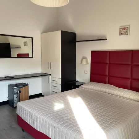 Hotel Vera Cesenatico Esterno foto