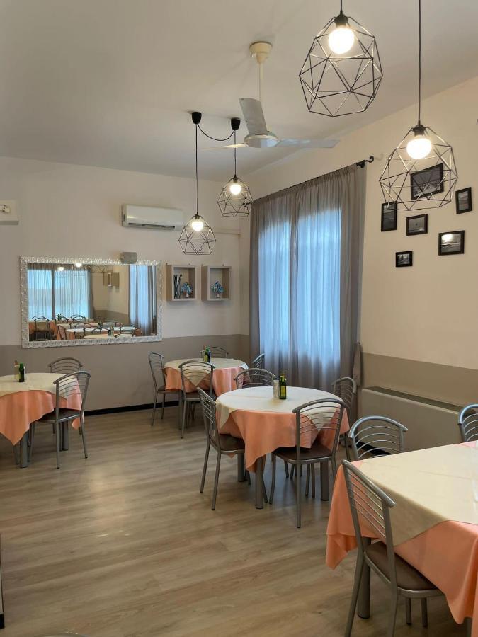 Hotel Vera Cesenatico Esterno foto