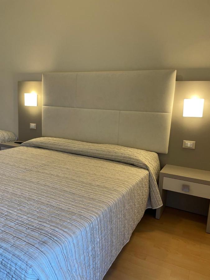 Hotel Vera Cesenatico Esterno foto
