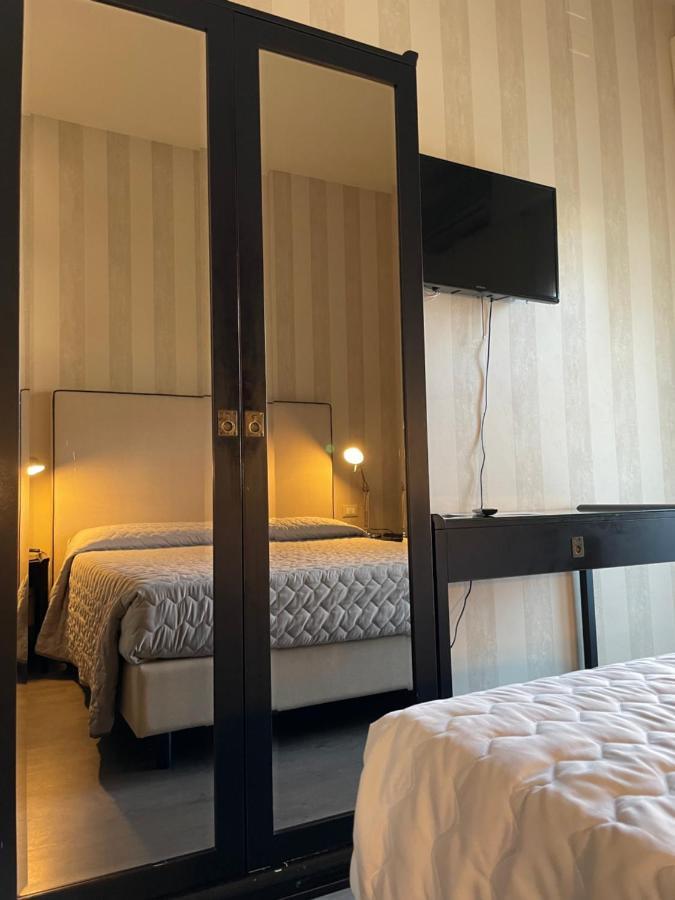 Hotel Vera Cesenatico Esterno foto
