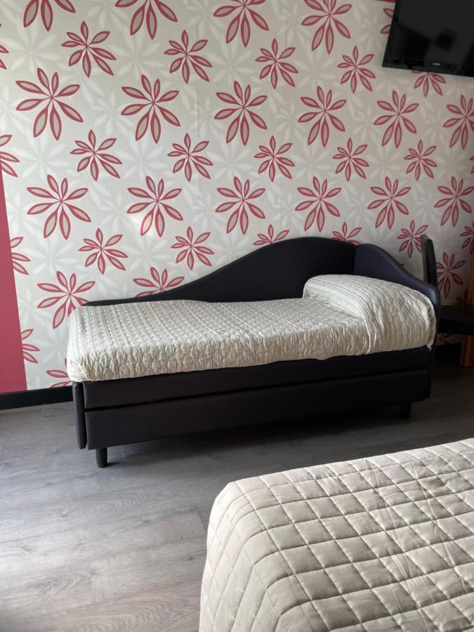 Hotel Vera Cesenatico Esterno foto