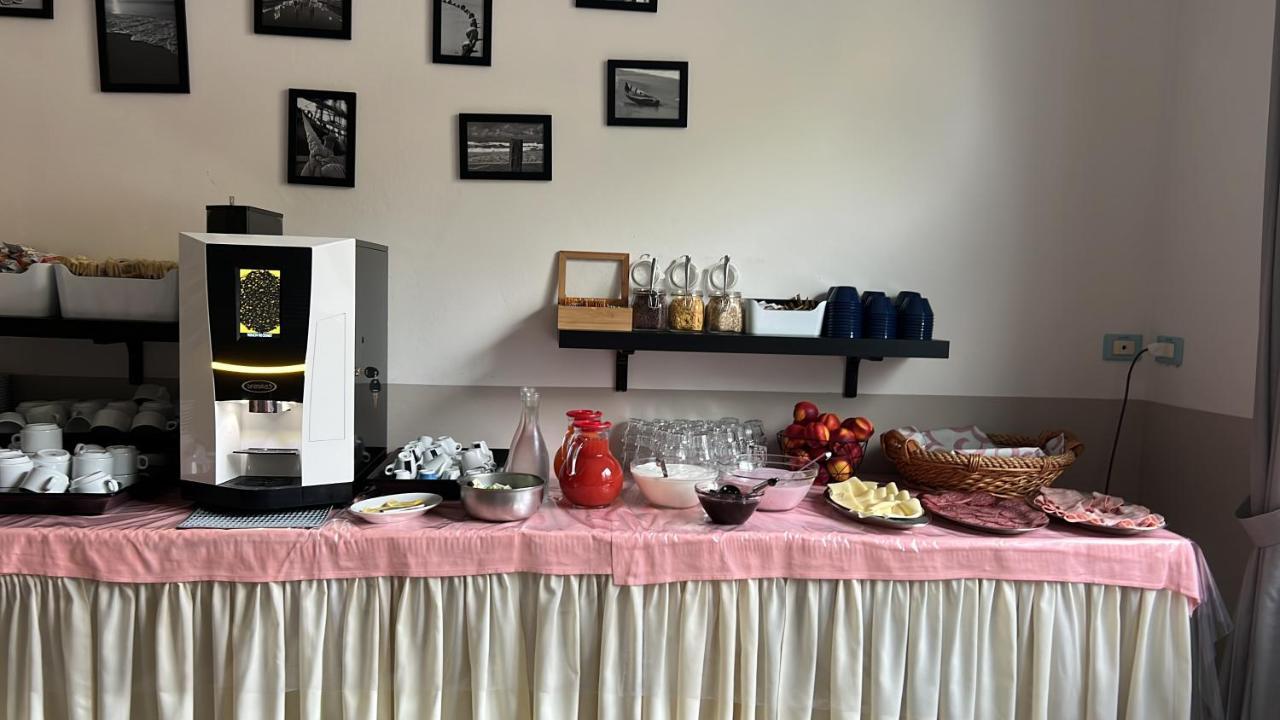Hotel Vera Cesenatico Esterno foto